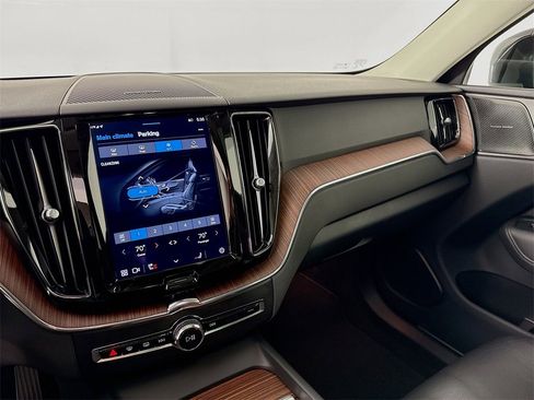 Used 2023 Volvo XC60 T8 Plus image 24