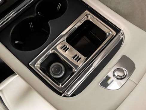 Used 2016 Rolls-Royce Wraith image 22