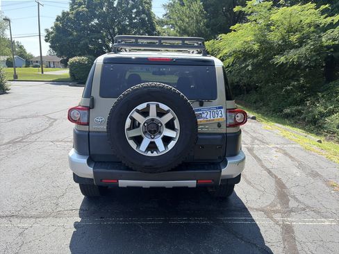 Used 2014 Toyota FJ Cruiser 4WD w/ Upgrade Package image 6