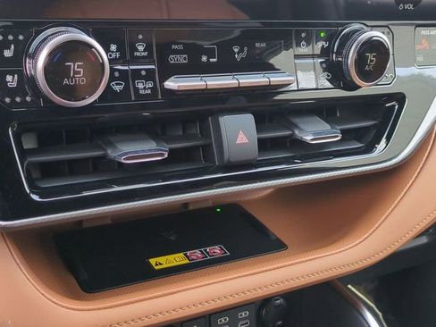 New 2026 Toyota Highlander Platinum image 21