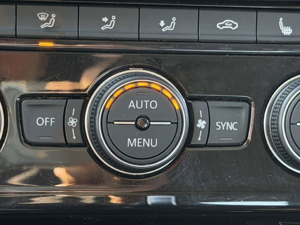 Used 2019 Volkswagen Jetta SE FWD image 33