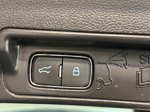 Used 2022 Ford Explorer XLT w/ Equipment Group 202A image 32