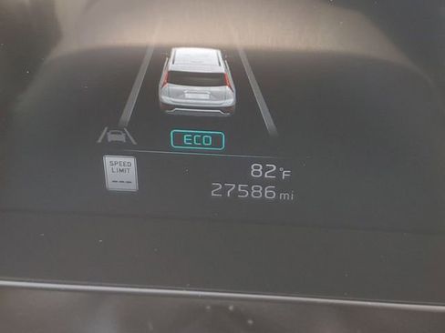 Used 2023 Kia Niro EX Touring FWD image 8