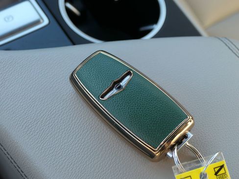 Used 2022 Genesis G70 2.0T image 32