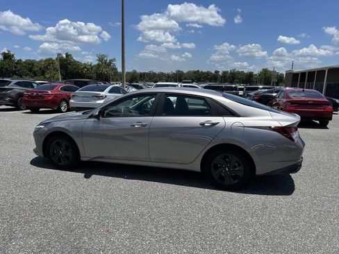 Used 2023 Hyundai Elantra SEL w/ Preferred Accessory Package FWD image 10