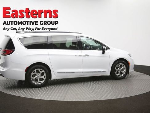 Used 2023 Chrysler Pacifica Limited FWD image 46
