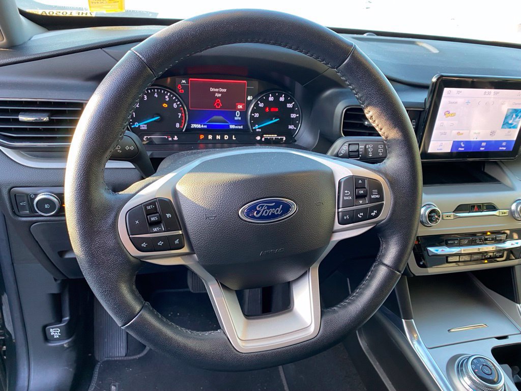 Used 2022 Ford Explorer XLT w/ Equipment Group 202A AWD/4WD image 7