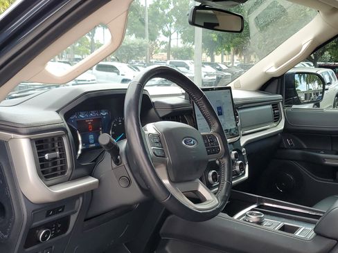 Used 2023 Ford Expedition XLT RWD image 10