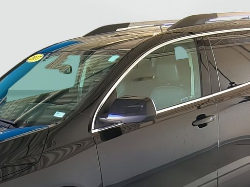 Used 2017 GMC Acadia SLT image 8