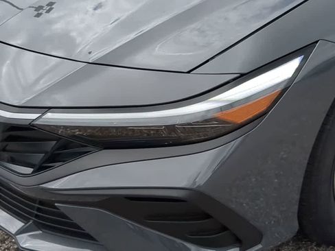 New 2025 Hyundai Elantra SE FWD image 11