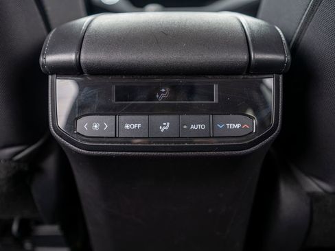 Used 2023 Toyota Highlander L image 31