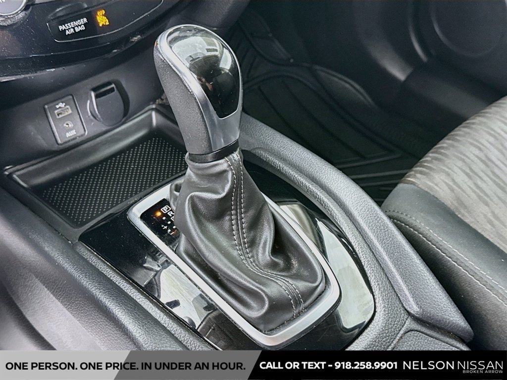 Certified 2017 Nissan Rogue SV w/ SV Premium Package FWD image 17