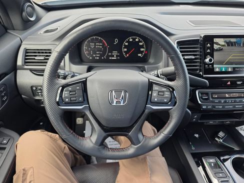 Certified 2025 Honda Ridgeline Black Edition image 19