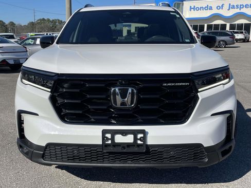 Certified 2025 Honda Pilot Black Edition image 6