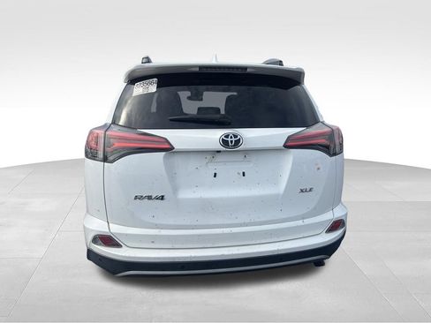 Used 2018 Toyota RAV4 XLE FWD image 8