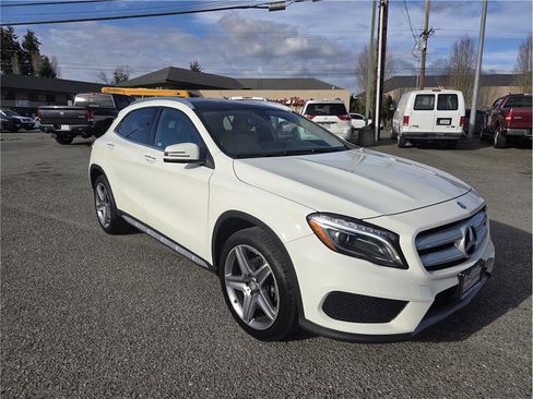 Used 2017 Mercedes-Benz GLA 250 4MATIC image 2