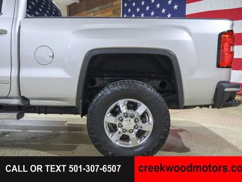 Used 2019 GMC Sierra 2500 SLT w/ Duramax Plus Package AWD/4WD image 10