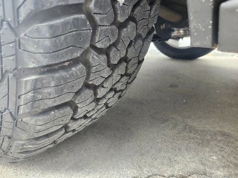 Used 2015 Chevrolet Suburban LT image 36