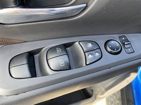 Certified 2022 Nissan Kicks SR image 21