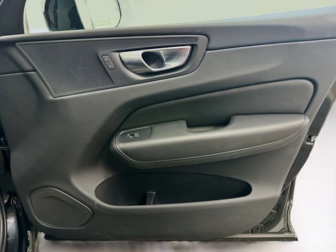 Used 2025 Volvo XC60 B5 Plus image 35