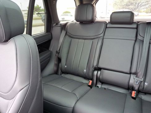 New 2025 Land Rover Range Rover SE image 12