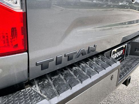 Used 2019 Nissan Titan SV w/ SV Convenience Package image 9