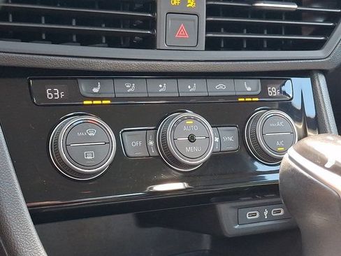 Certified 2023 Volkswagen Jetta SE FWD image 19