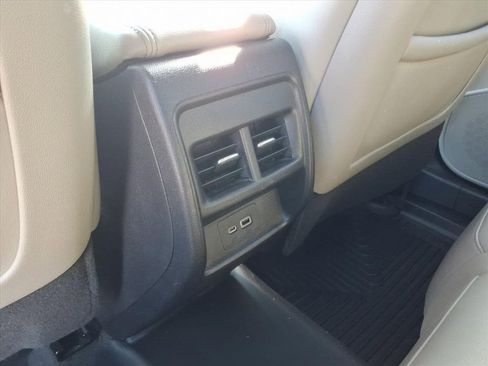 Used 2023 Cadillac XT4 Premium Luxury image 10