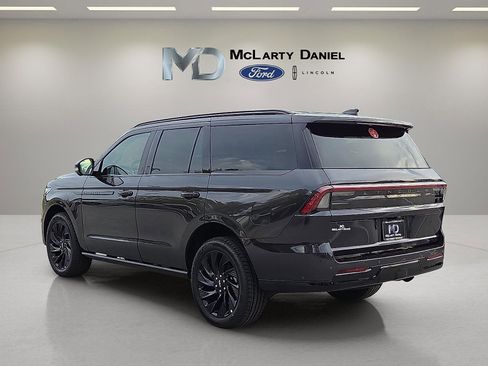 New 2025 Lincoln Navigator Reserve w/ Jet Appearance Package image 4