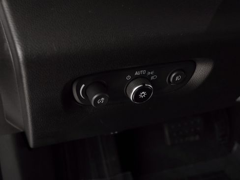 Used 2021 Chevrolet Traverse LT image 31