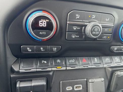 Used 2022 Chevrolet Silverado 1500 LTZ AWD/4WD image 9