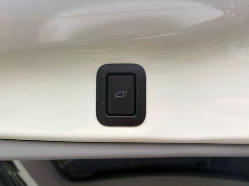 Used 2019 Toyota Highlander Limited AWD/4WD image 5