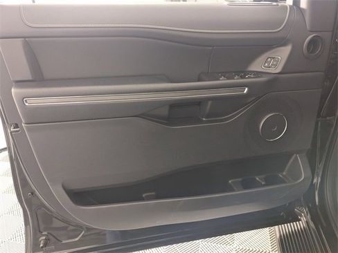 Used 2024 Ford Expedition Max XLT image 10