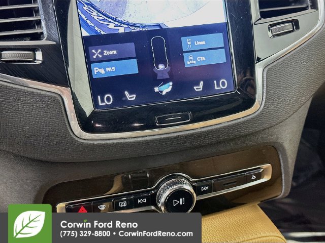 Used 2018 Volvo XC90 T6 Momentum w/ Momentum Plus Package AWD/4WD image 17