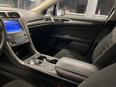 Used 2020 Ford Fusion SE image 14