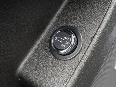 Used 2023 Chevrolet Traverse RS image 33