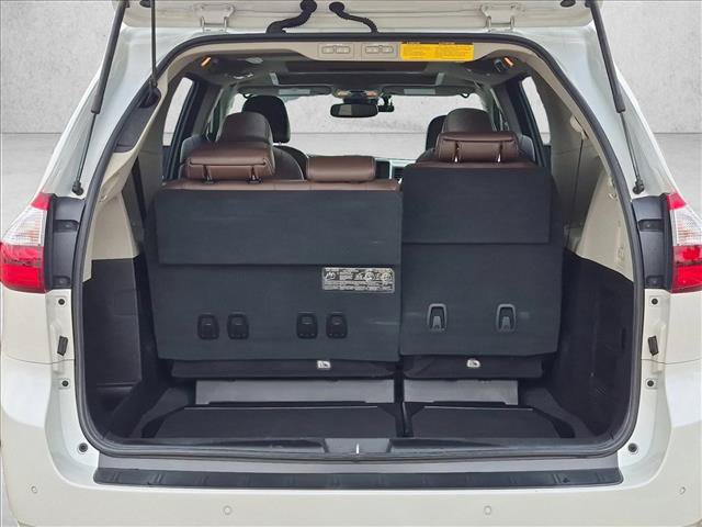 Used 2019 Toyota Sienna Limited Premium FWD image 6