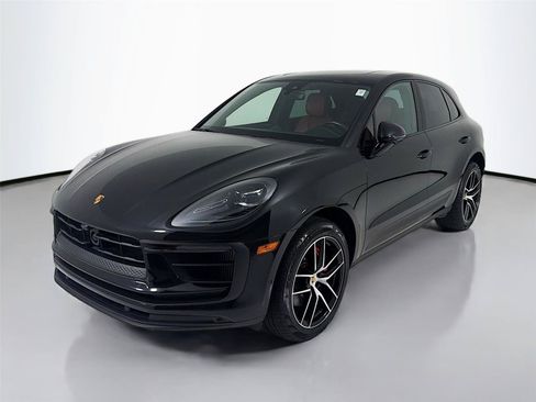 Certified 2023 Porsche Macan S AWD/4WD image 1