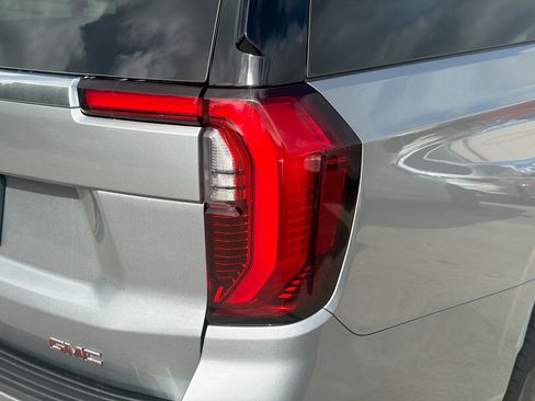 Used 2025 GMC Yukon XL Denali AWD/4WD image 25