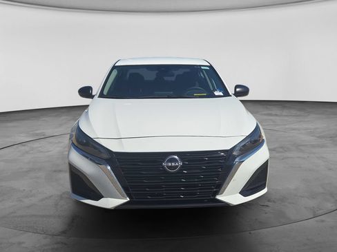 Used 2025 Nissan Altima 2.5 SV FWD image 4