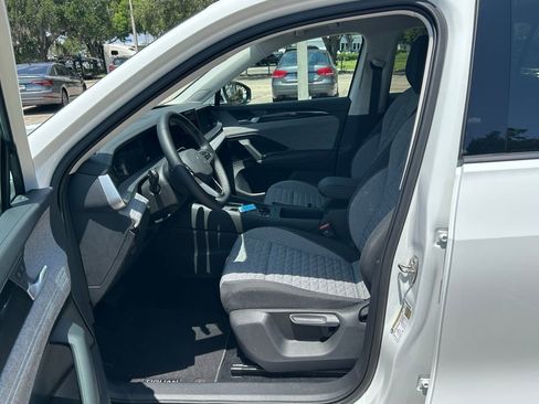 Used 2025 Volkswagen Tiguan S image 9