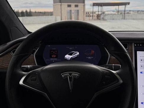 Used 2017 Tesla Model X 90D image 32