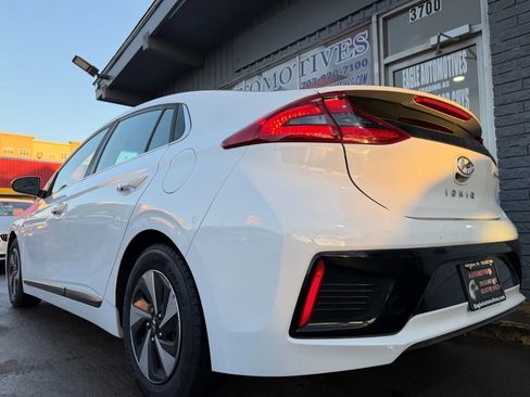 Used 2017 Hyundai Ioniq SEL image 5
