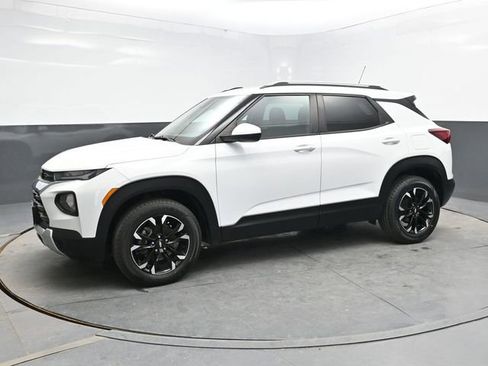 Used 2021 Chevrolet TrailBlazer LT w/ Convenience Package AWD/4WD image 3
