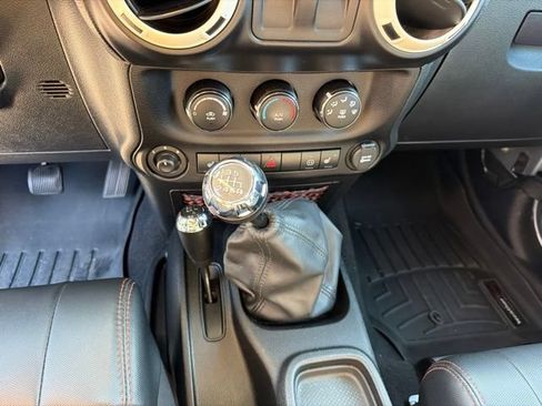 Used 2012 Jeep Wrangler Sahara AWD/4WD image 7