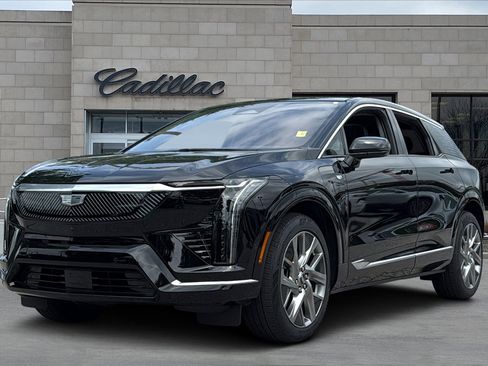Used 2025 Cadillac Optiq Luxury 2 w/ LPO, Floor Liner Package AWD/4WD image 5