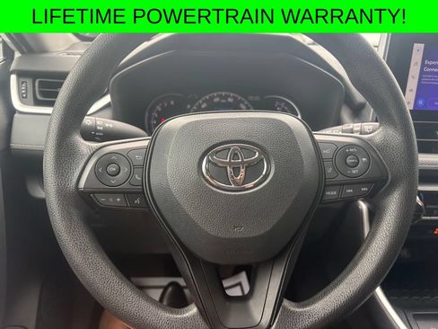 Used 2024 Toyota RAV4 XLE AWD/4WD image 7