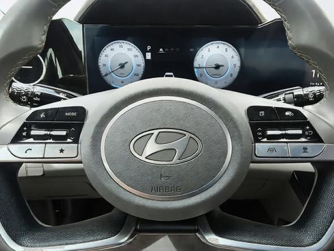 Used 2025 Hyundai Elantra SEL FWD image 21
