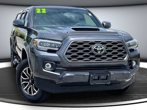 Used 2022 Toyota Tacoma TRD Sport w/ Technology Package AWD/4WD image 3