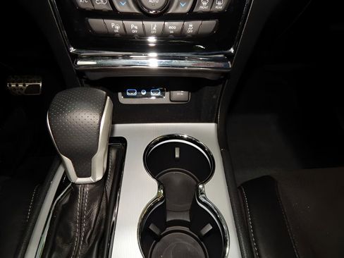 Used 2020 Jeep Grand Cherokee SRT image 20